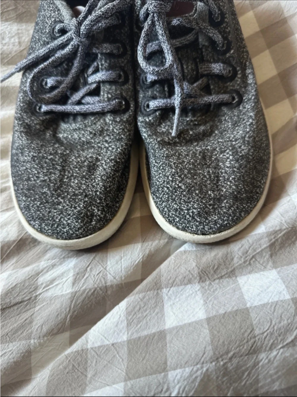 Women’s allbirds Casual Gray Knit Lace-Up Sneakers. Size 8